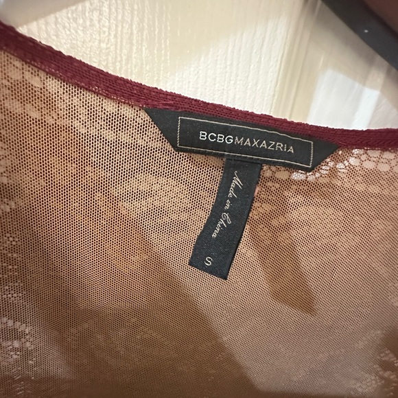 Bcbgmaxazria Avalon Lace V Neck Peplum Asymmetrical Hem Top Size Small - Picture 3 of 3